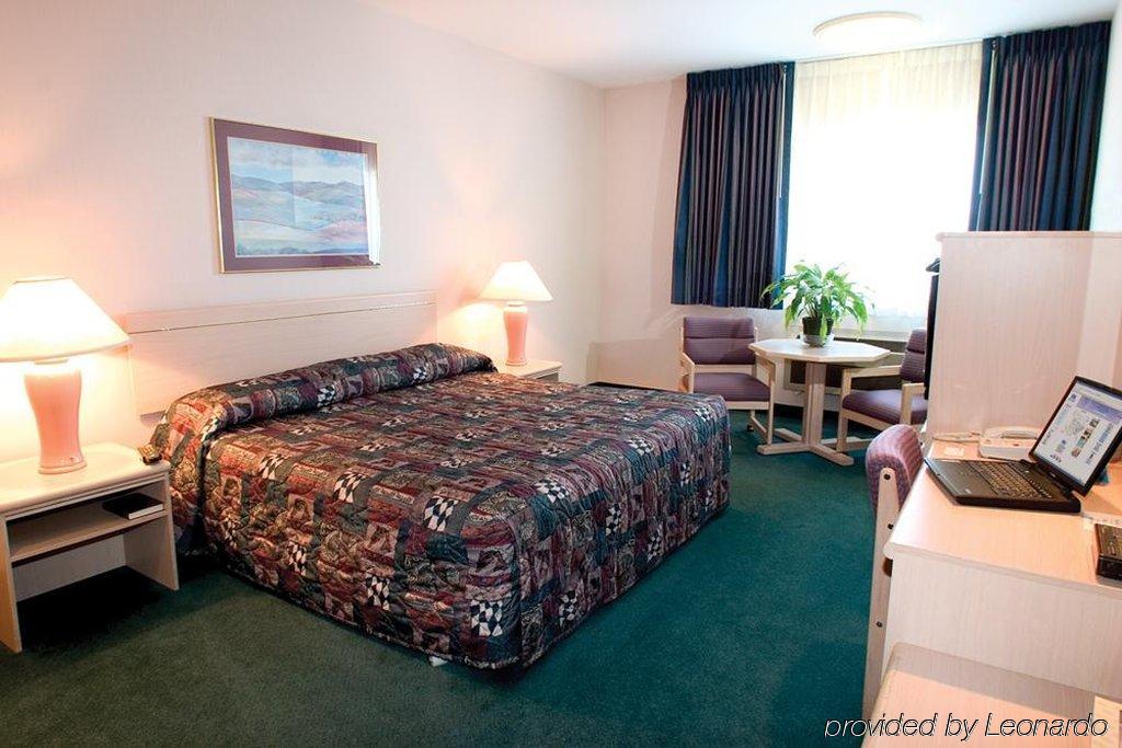 Rodeway Inn Helena Habitación foto